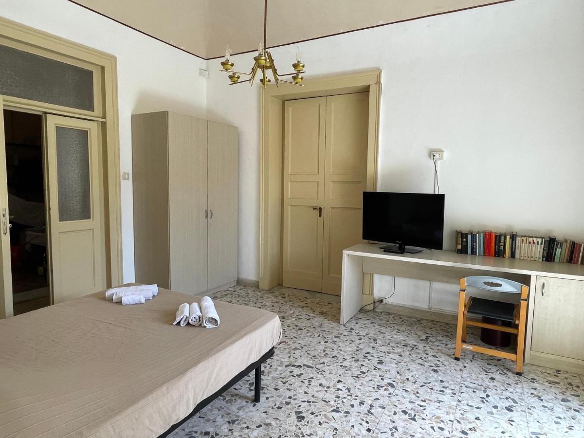 مبيت وإفطار كاتانيا Bed And Books Isabella المظهر الخارجي الصورة