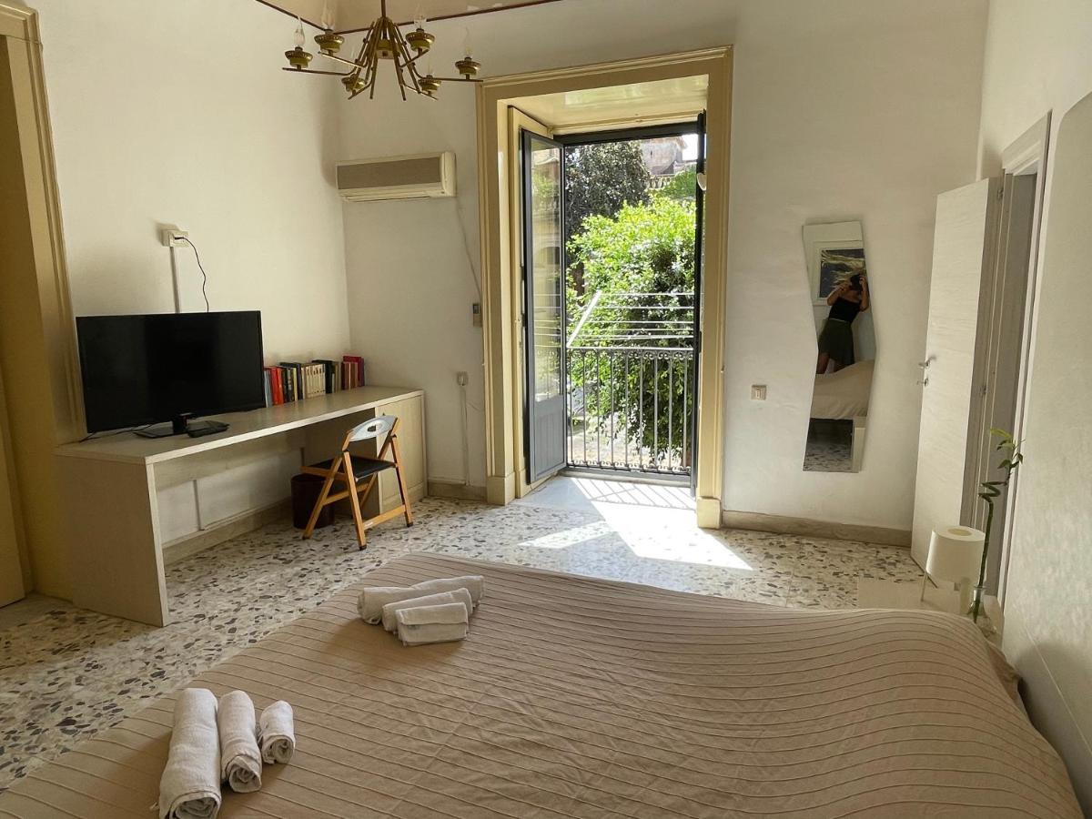 مبيت وإفطار كاتانيا Bed And Books Isabella المظهر الخارجي الصورة