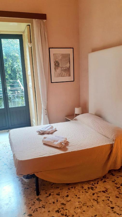 مبيت وإفطار كاتانيا Bed And Books Isabella المظهر الخارجي الصورة