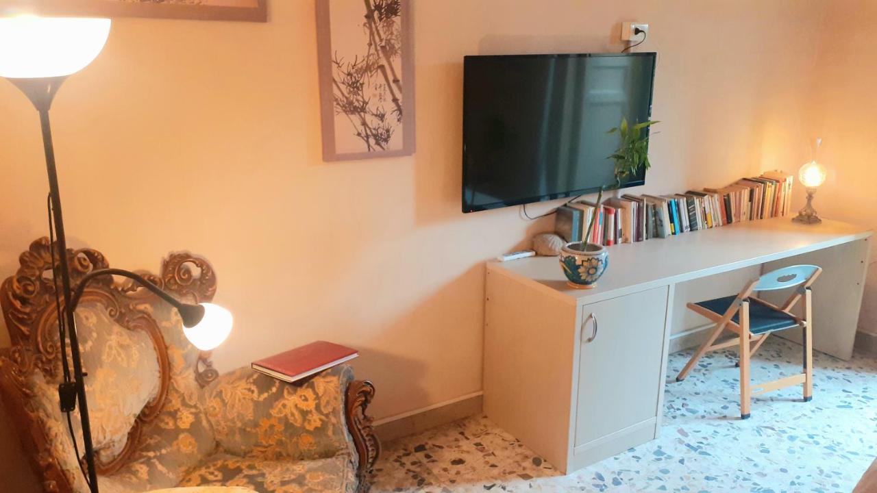 مبيت وإفطار كاتانيا Bed And Books Isabella المظهر الخارجي الصورة