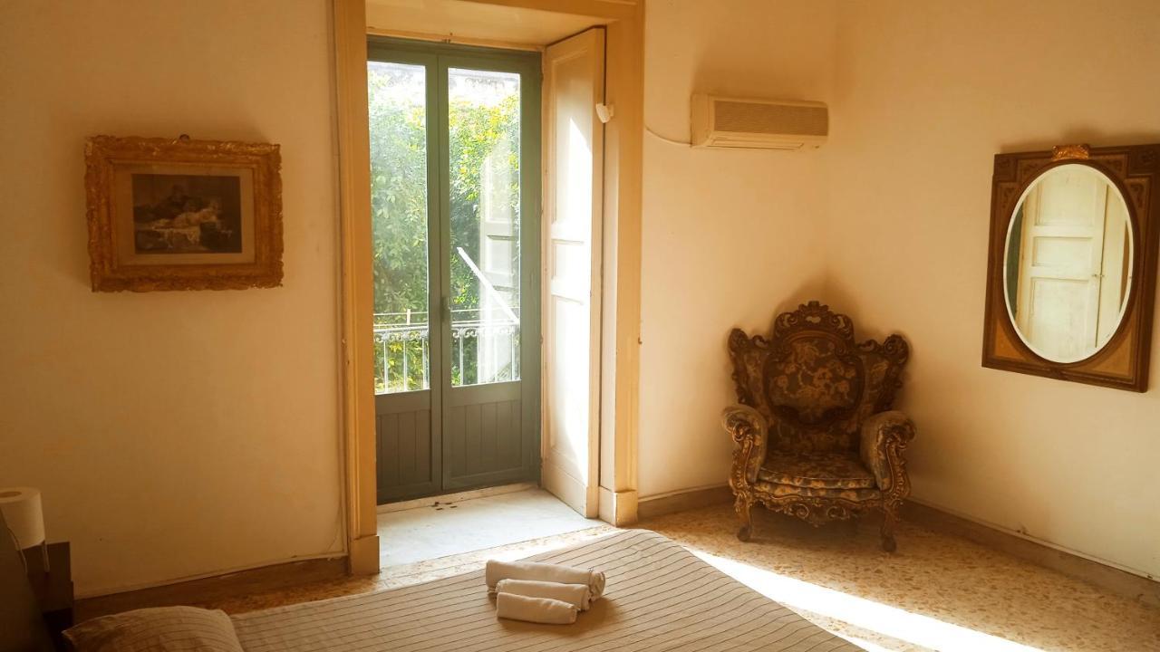 مبيت وإفطار كاتانيا Bed And Books Isabella المظهر الخارجي الصورة