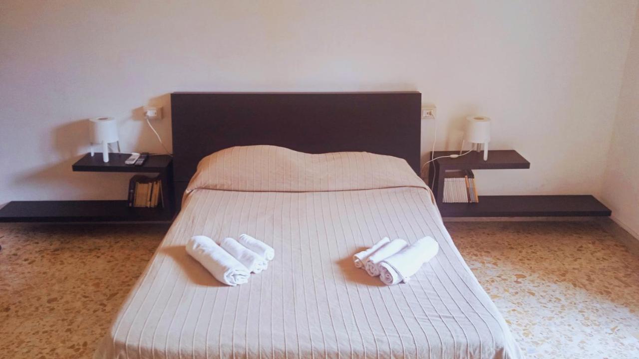 مبيت وإفطار كاتانيا Bed And Books Isabella المظهر الخارجي الصورة