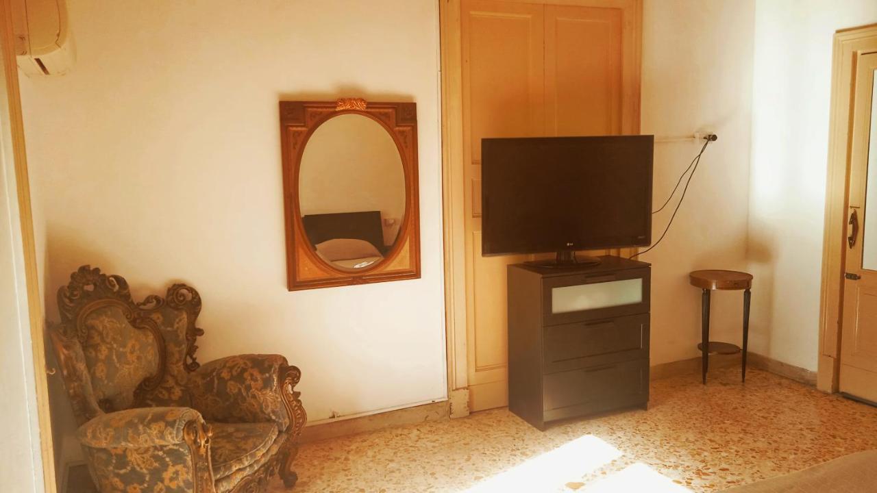 مبيت وإفطار كاتانيا Bed And Books Isabella المظهر الخارجي الصورة