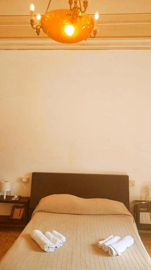 مبيت وإفطار كاتانيا Bed And Books Isabella المظهر الخارجي الصورة